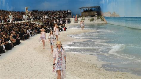 défilé chanel grand palais 2018 plage|Chanel recrée une plage en plein Grand Palais pour son défilé de .